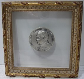 MEDALLON ENMARCADO JOSEMARIA ESCRIVA DE BALAGUER (1)